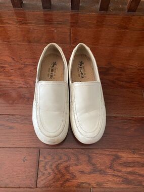AEROSOLES Cream Slip-On Comfort Loafers